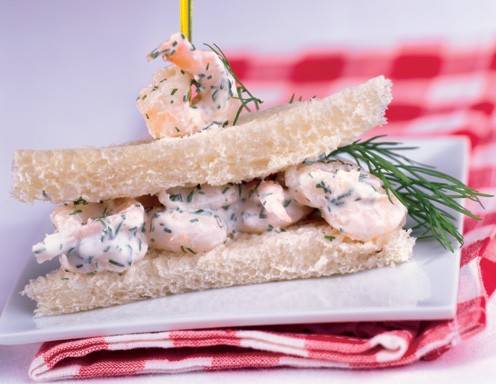Tramezzini mit Dillrahm-Shrimps Tramezzini mit Dillrahm-Shrimps