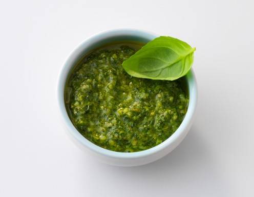 Basilikumpesto (Pesto genovese) Basilikumpesto (Pesto genovese)