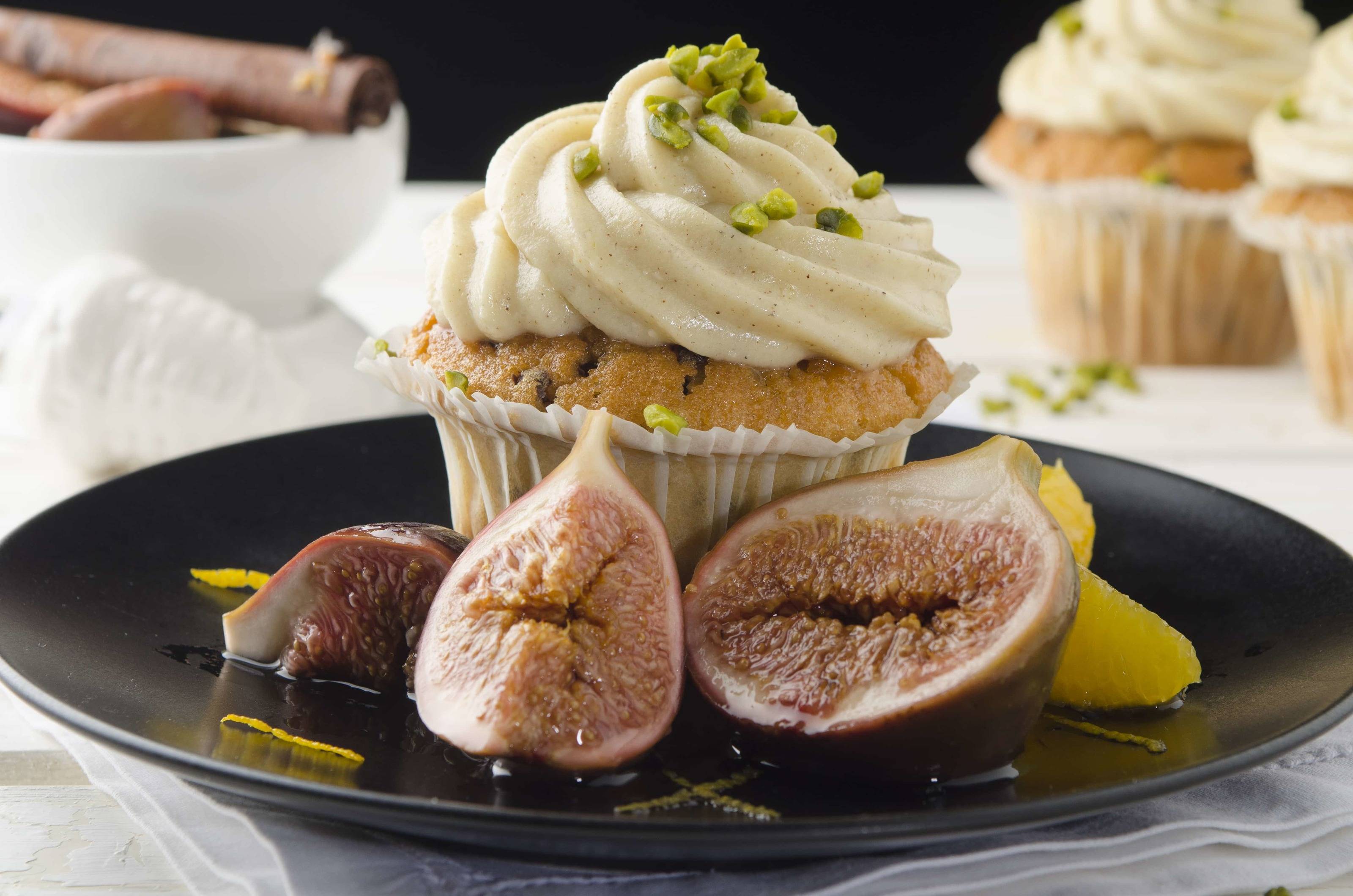 Schoko-Zimt-Cupcakes mit Glühwein-Feigen Schoko-Zimt-Cupcakes mit Glühwein-Feigen