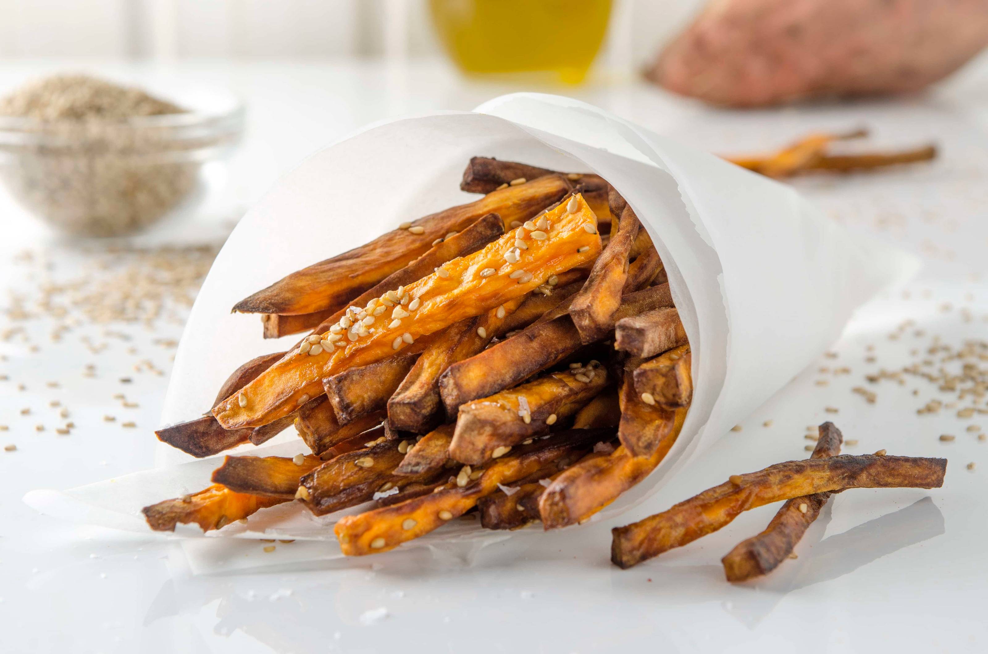 Süßkartoffelpommes aus der Heißluftfritteuse
