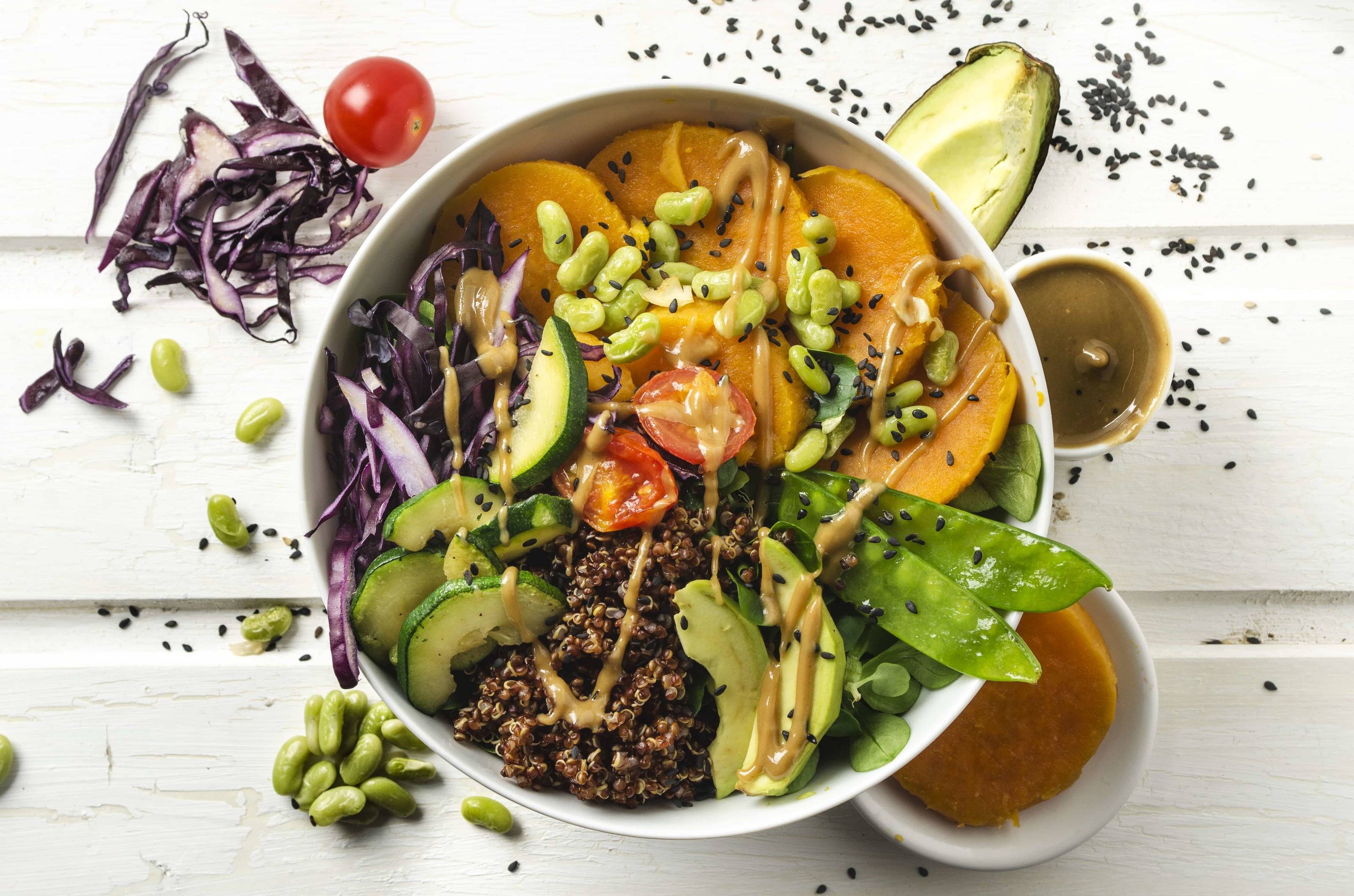 Buddha Bowl mit Süßkartoffel und Quinoa