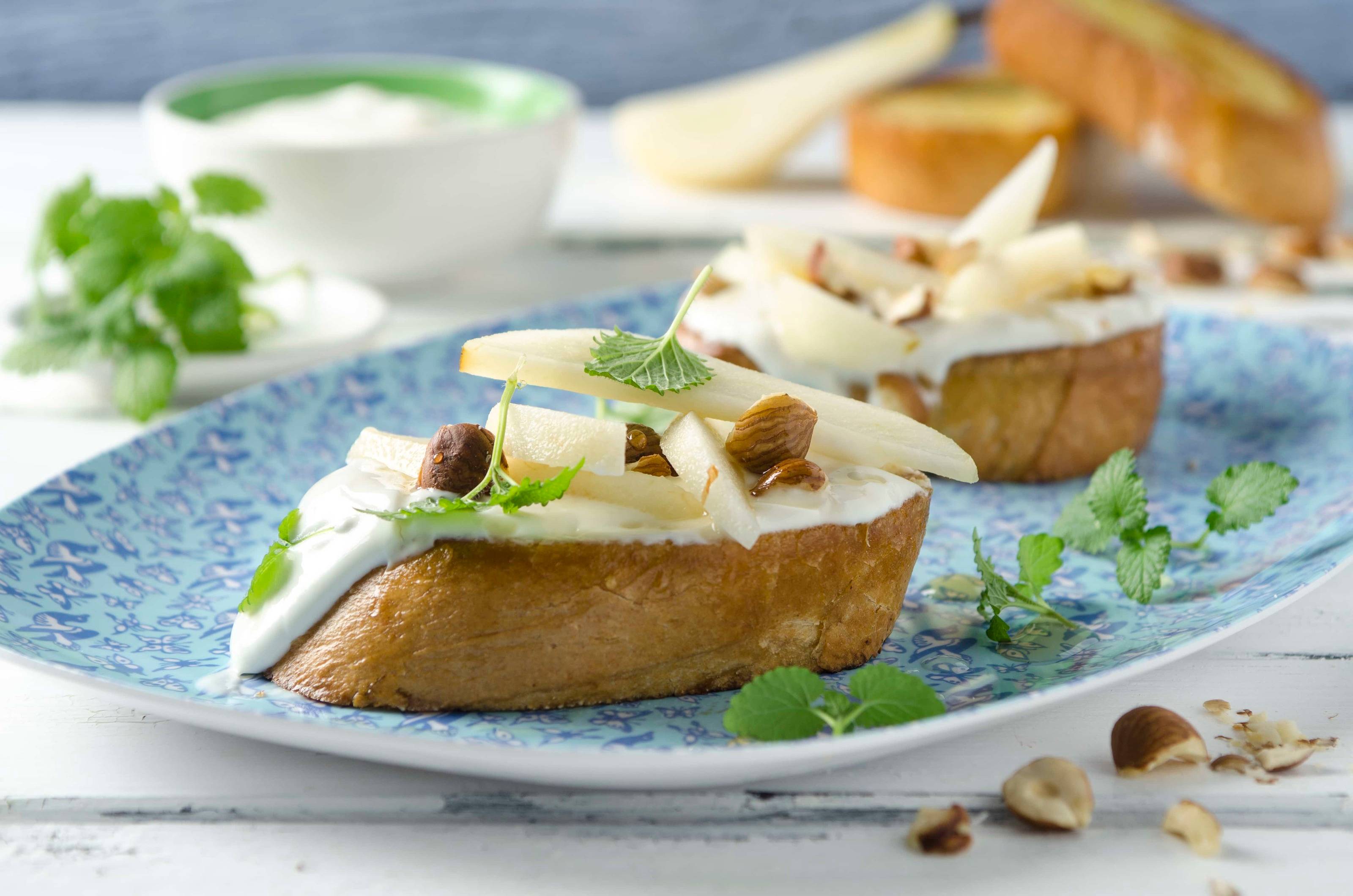 Birnen-Haselnuss-Crostini