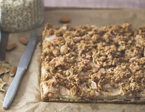 Vollkorn-Apfelkuchen vom Blech mit Streuseln Vollkorn-Apfelkuchen vom Blech mit Streuseln