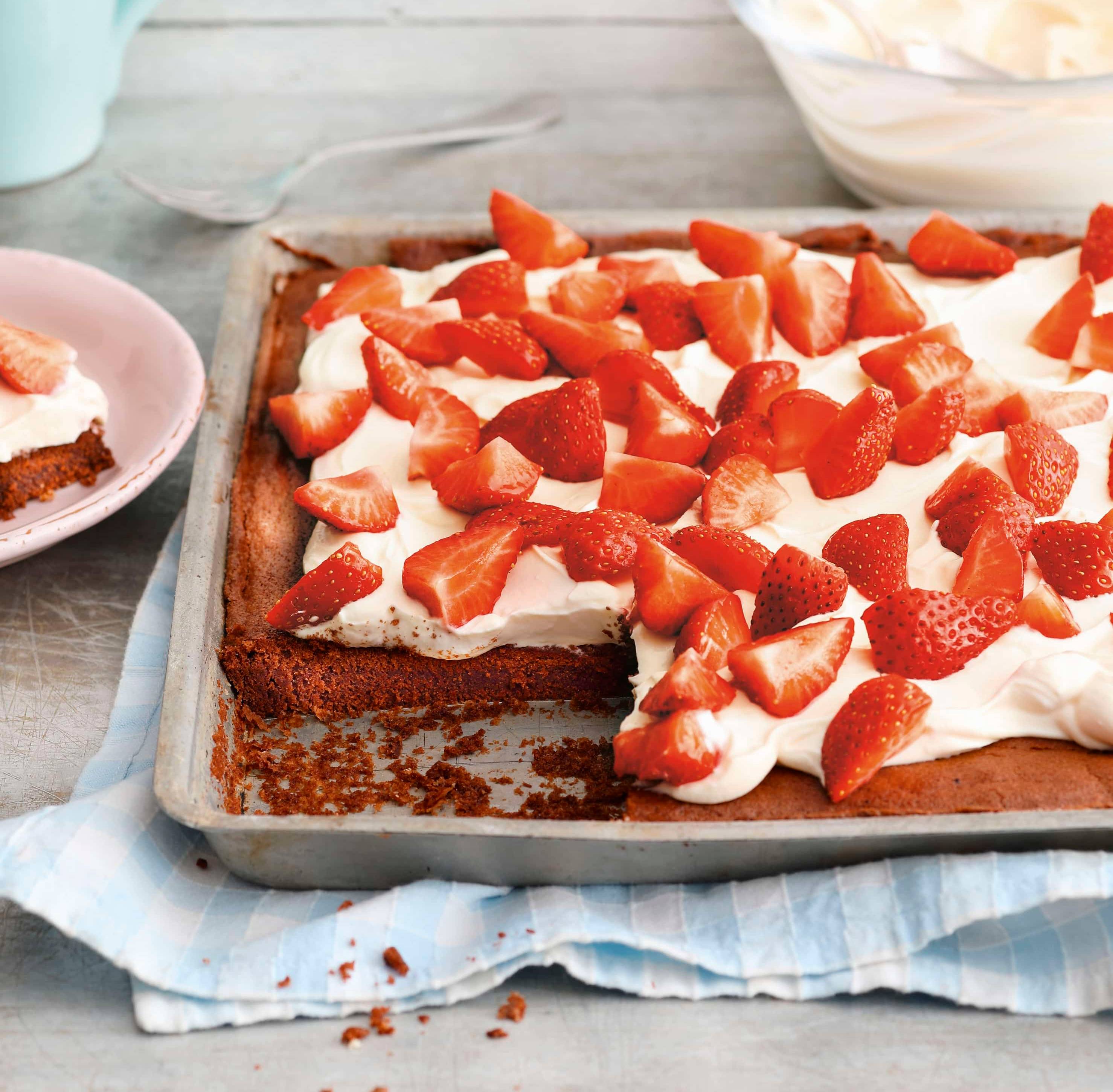 Schneller Schoko-Erdbeerkuchen mit Joghurt