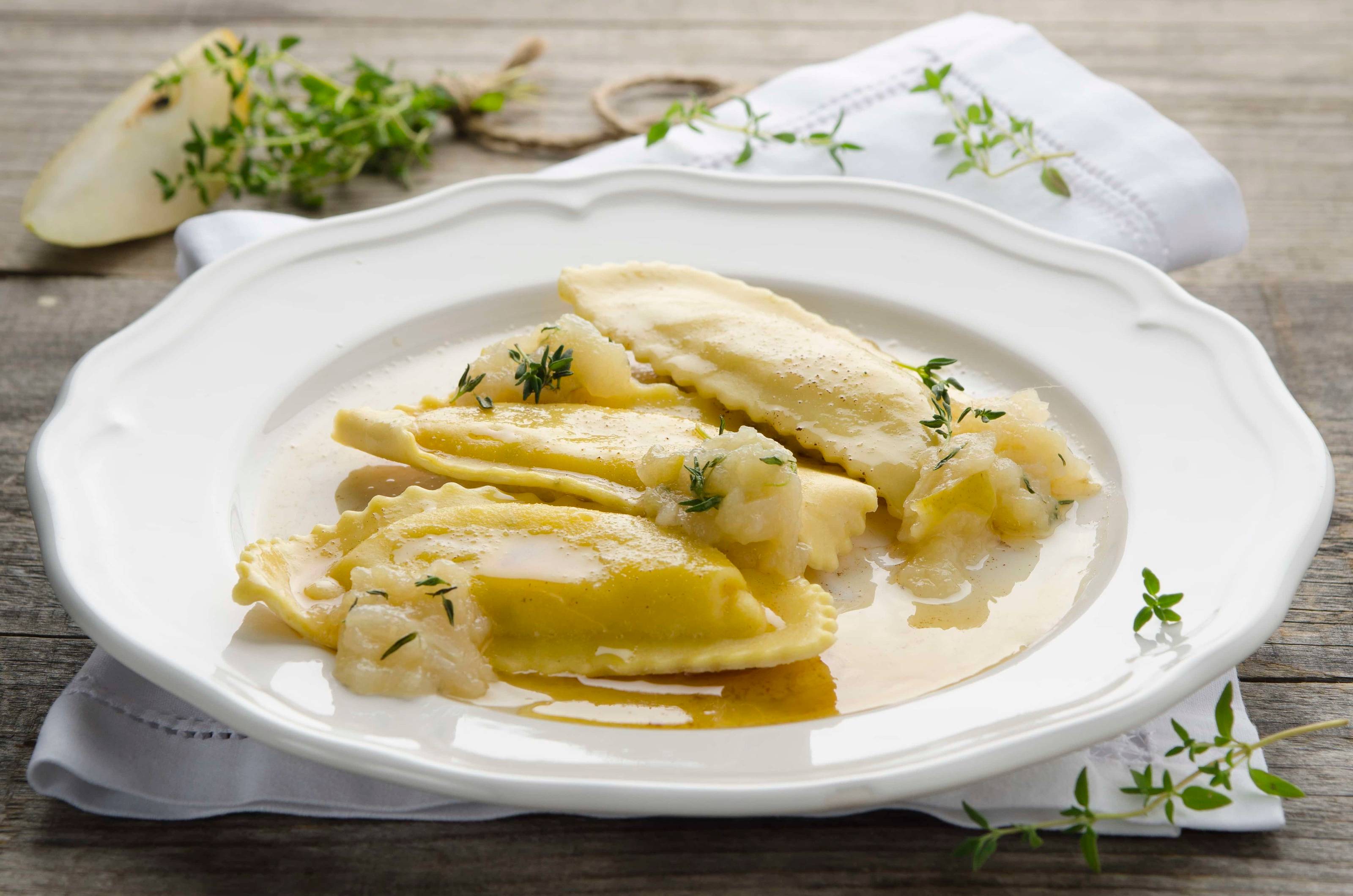 Schafsfrischkäse-Ravioli mit Nussbutter und Birnen