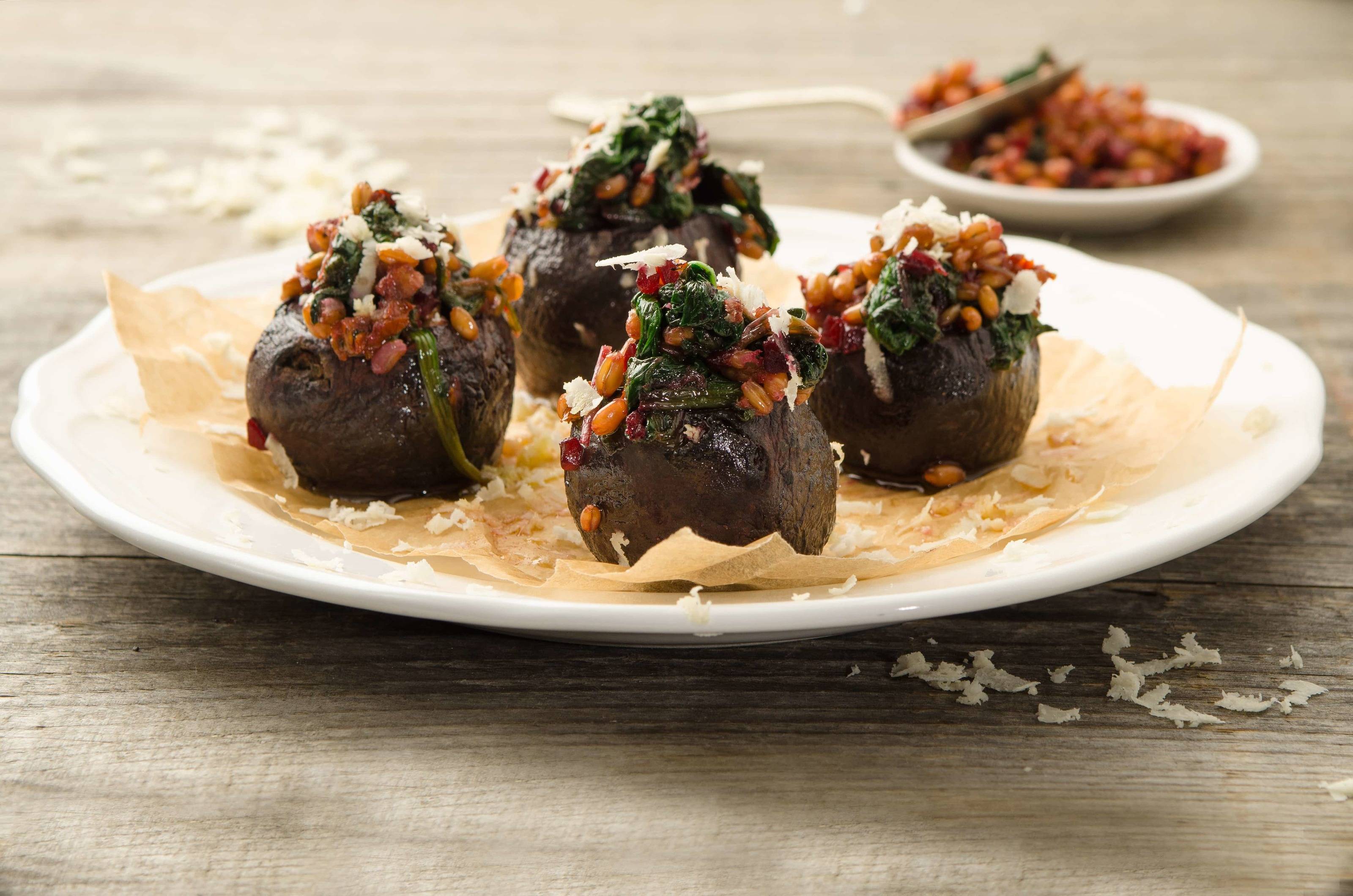 Rote Rüben mit pikanter Blattspinat-Weizen-Fülle Rezept