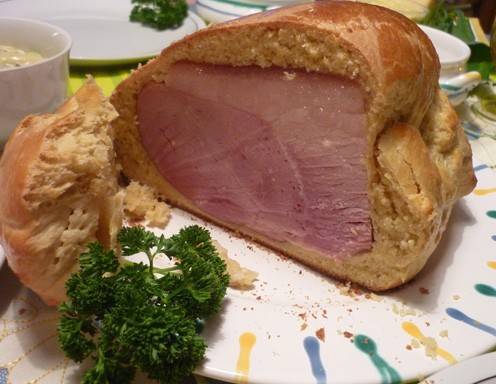 Schinken in Briocheteig mit Mandel-Rahmkren