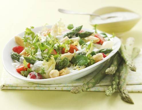 Spargelsalat mit Erbsenschoten und Radieschen