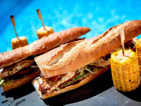 Puten-Baguette mit knusprigem Speck