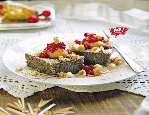 Lebkuchen-Mohnschnitte mit Nougat und Preiselbeeren