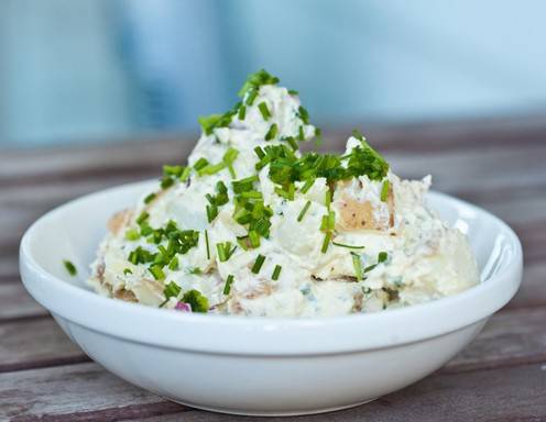Erdäpfelsalat mit Mayonnaise