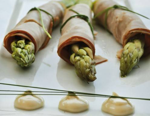 Spargel-Schinken-Röllchen