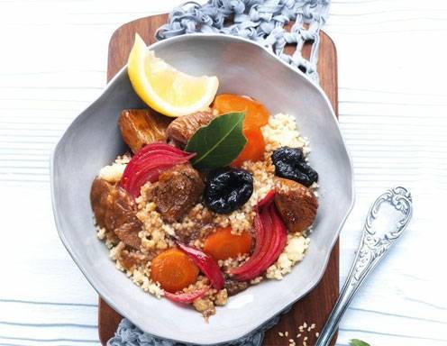 Lammtajine mit Dörrzwetschken aus dem Dampfgarer Lammtajine mit Dörrzwetschken aus dem Dampfgarer