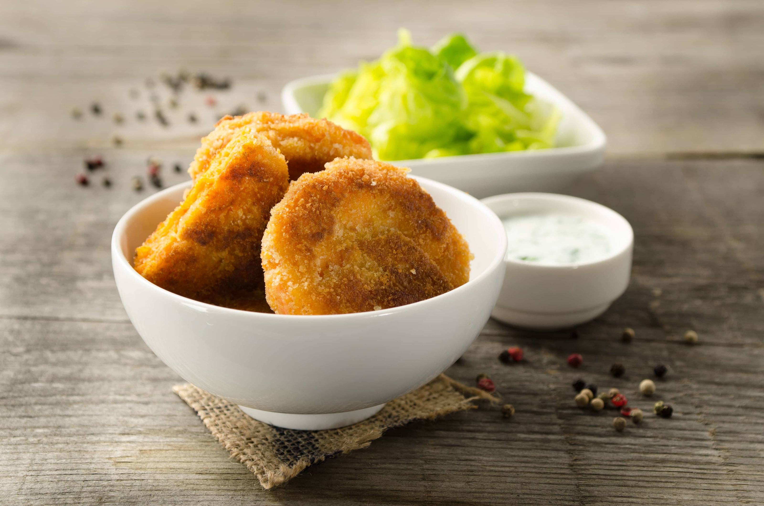 Gebackener Camembert mit Schnittlauchsauce Gebackener Camembert mit Schnittlauchsauce