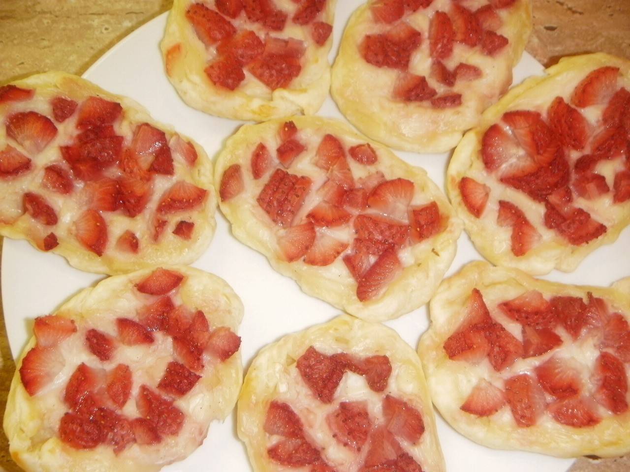 Blätterteig-Erdbeerschüsserl