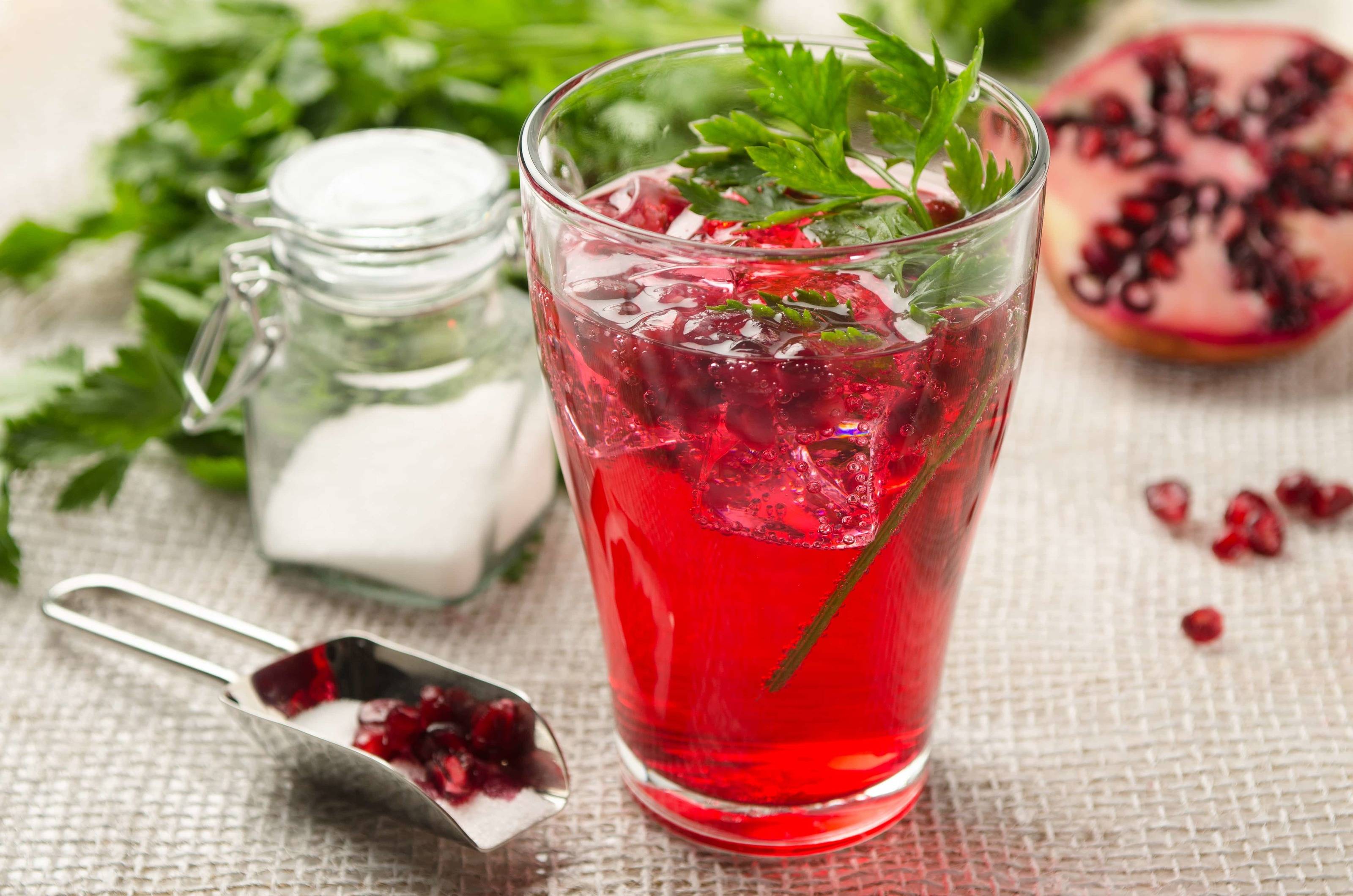 Granatapfel-Petersilie-Limonade