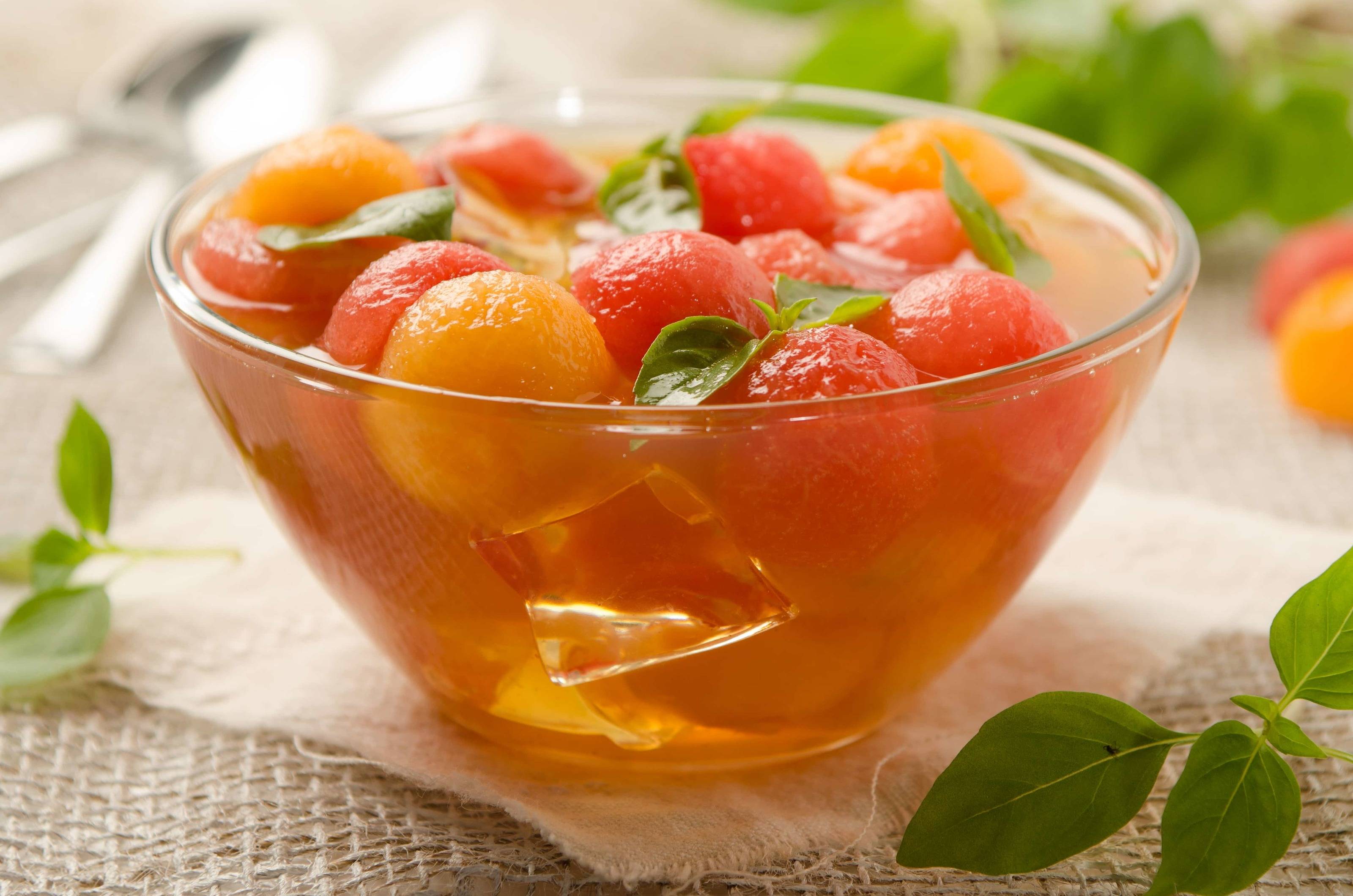 Grüntee-Limetten-Melonen-Bowle