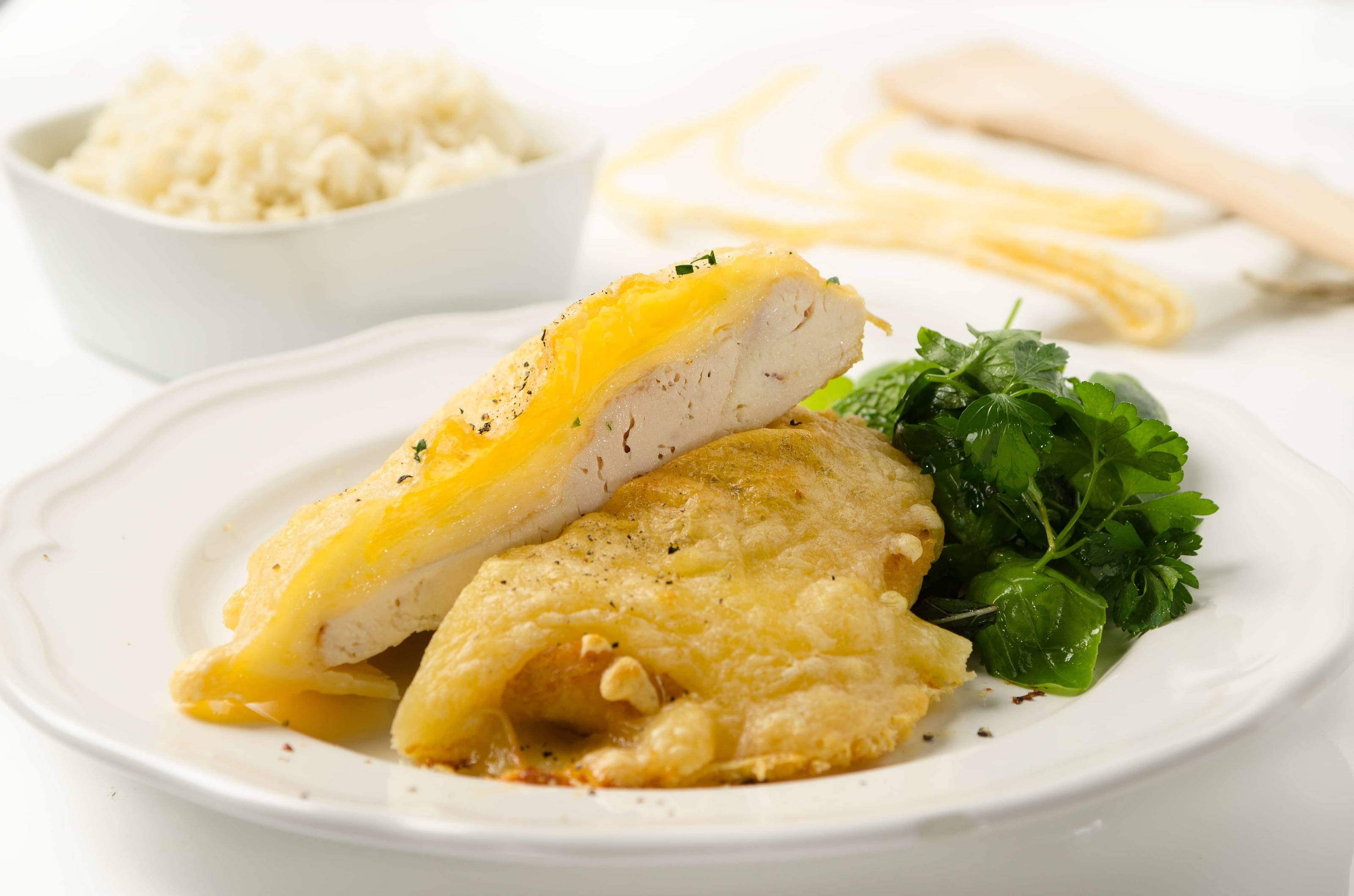 Putenschnitzerl mit Zwiebel und Käse überbacken