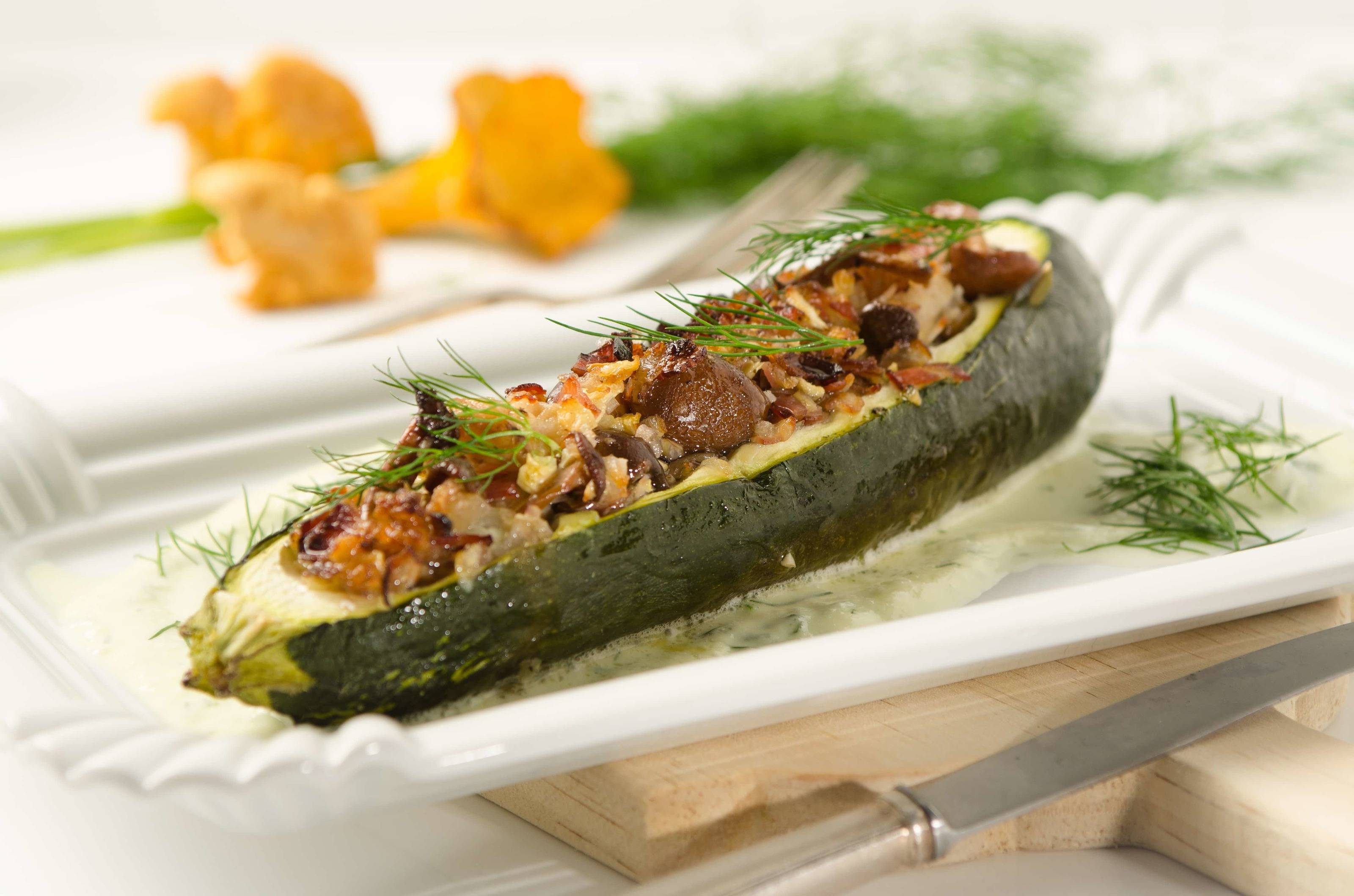 Zucchini mit Schwammerl-Zwiebel-Füllung