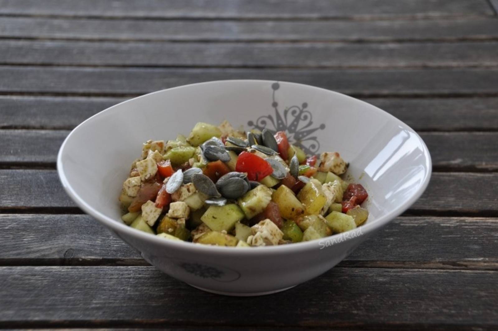 Kürbiskern-Feta-Gartensalat