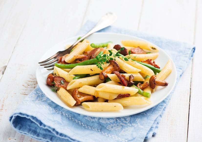 Penne mit Eierschwammerl, Fisolen und Speck Penne mit Eierschwammerl, Fisolen und Speck