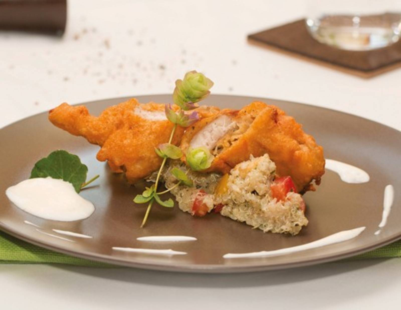 Karpfen im Polenta-Bierteig auf Quinoa-Salat